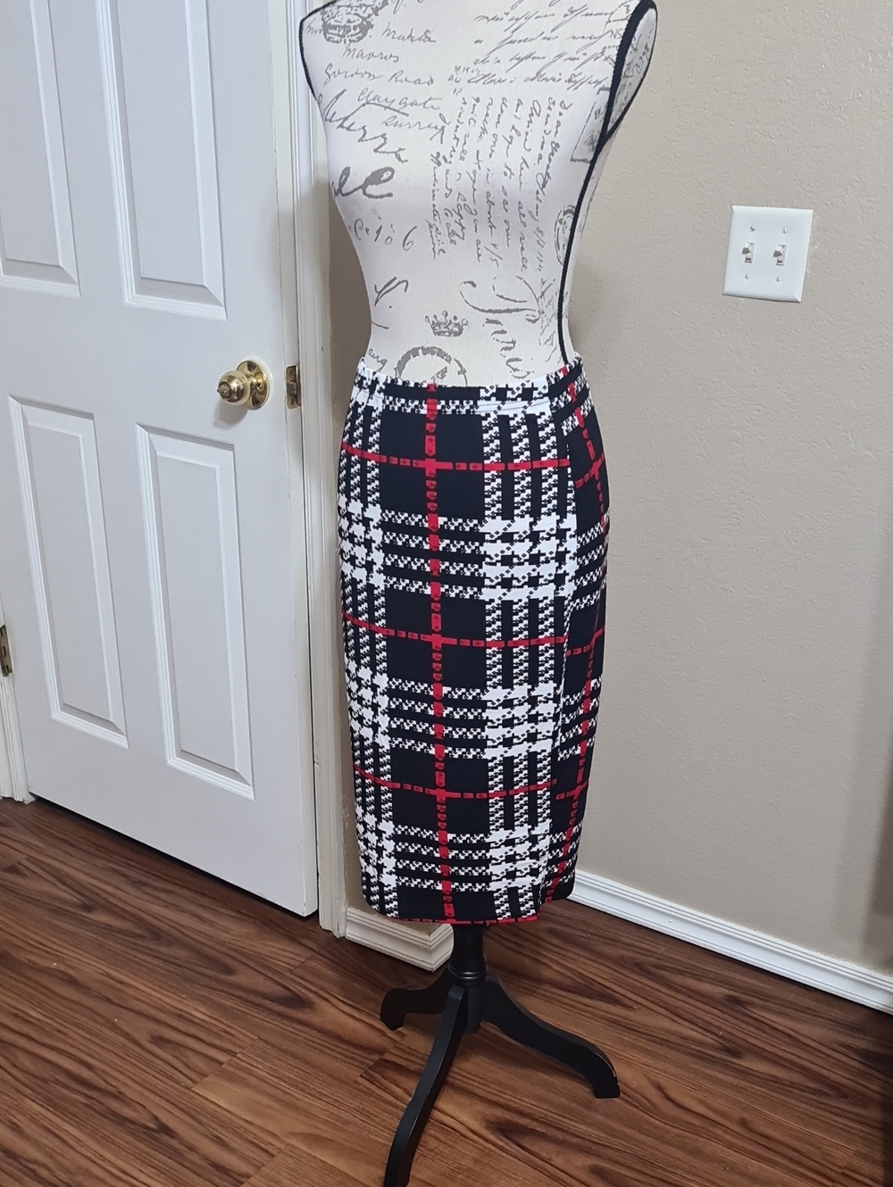 Plaid Pencil Skirt - Black, White & Red